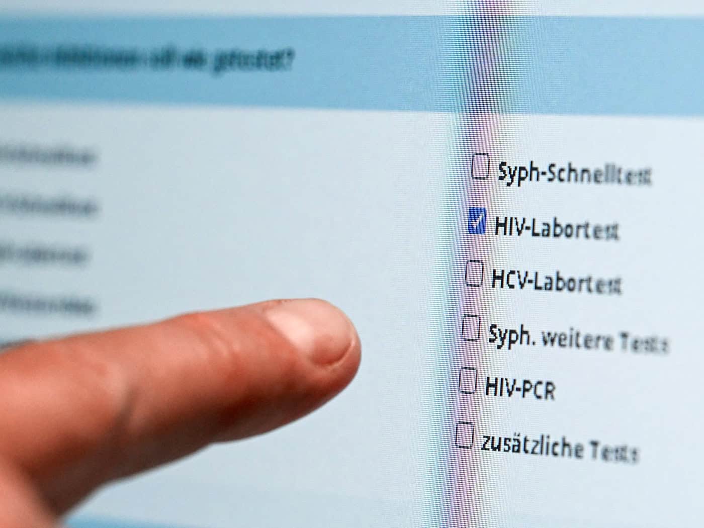 HIV-Erstdiagnosen bei heterosexuellen Männern leicht höher