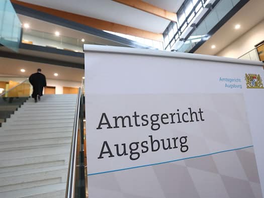 Jugendlicher bestreitet Terrorvorwürfe vor Gericht