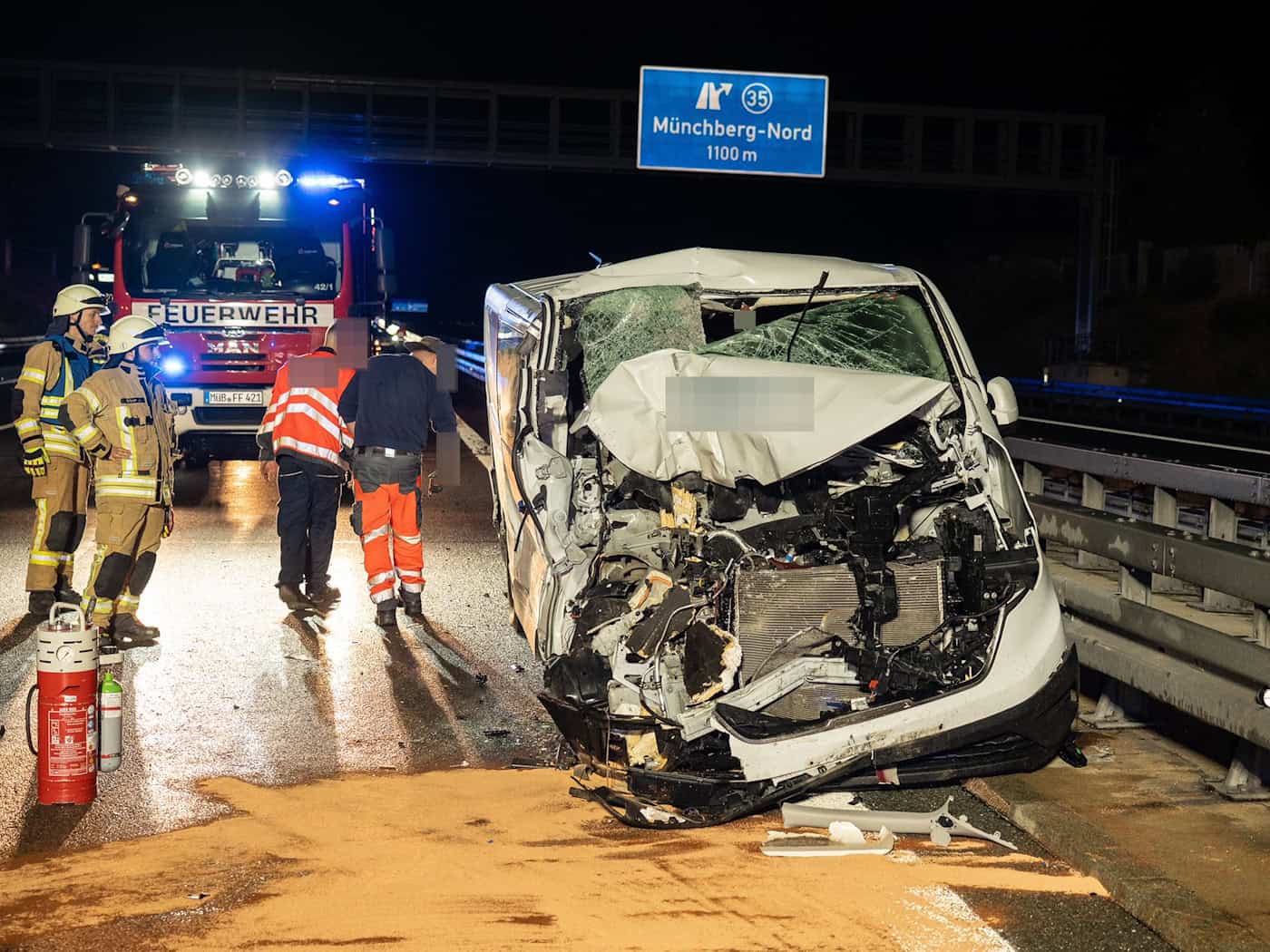 Kleinbus kollidiert mit Wohnmobil - Acht Verletzte auf A9