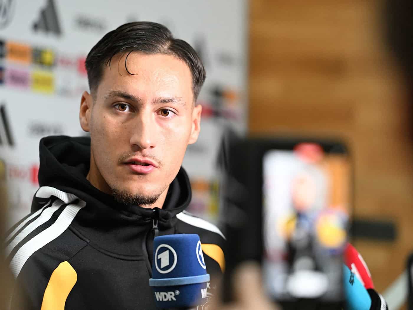 Klopp entfacht in Herzogenaurach neuen Teamgeist – Treu als Rechtsverteidiger im Fokus