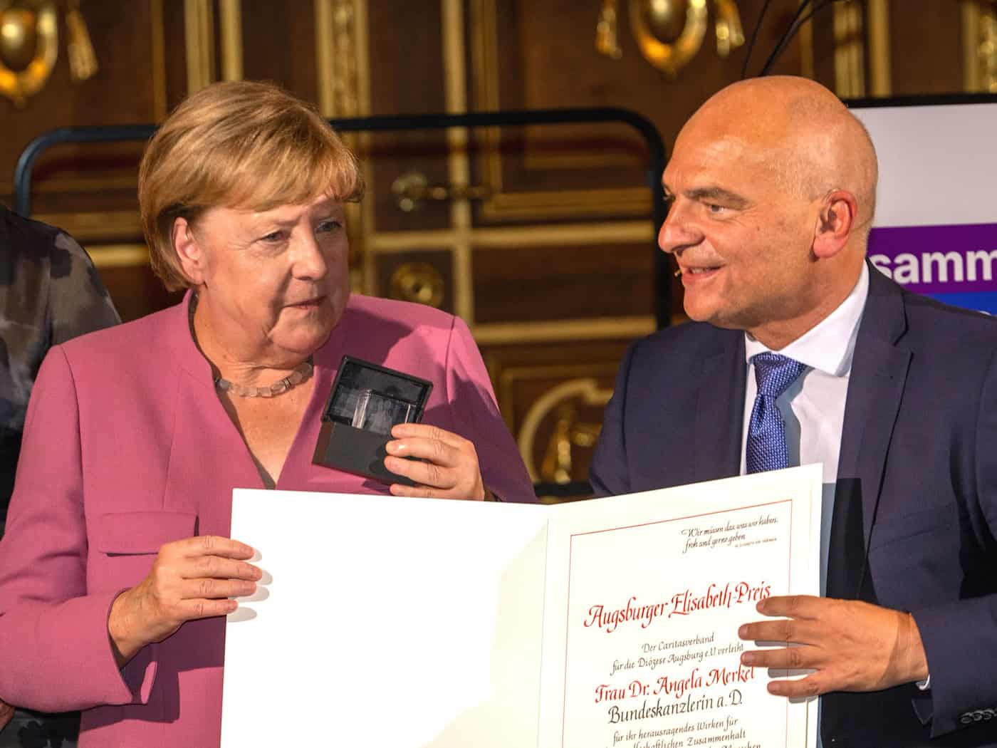 Merkel ruft zu Solidarität und Mitmenschlichkeit auf