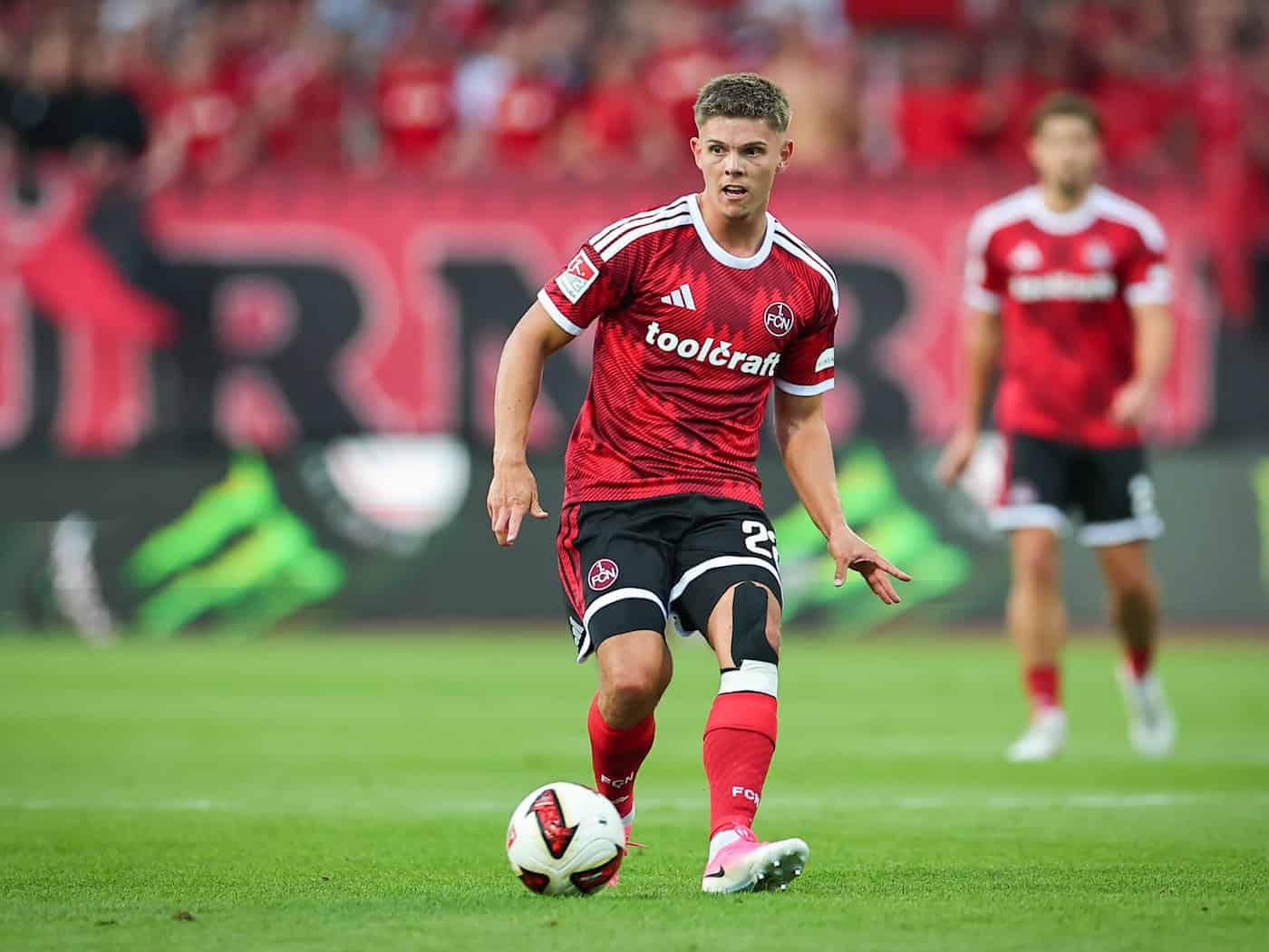 1. FC Nürnberg: Finn Becker lässt sich am Innenmeniskus operieren