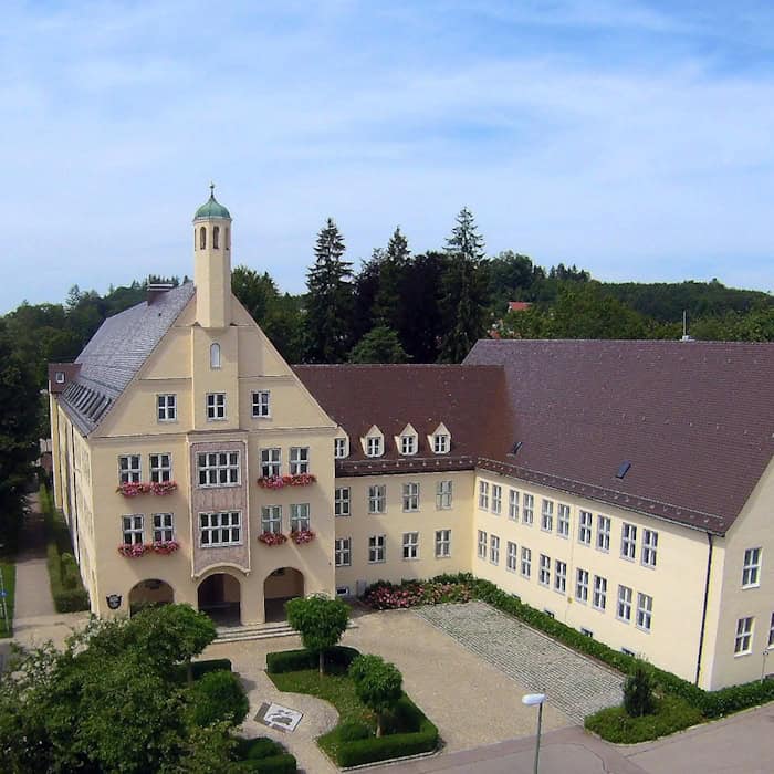 Blick auf das Amtsgebäude in Krumbach
