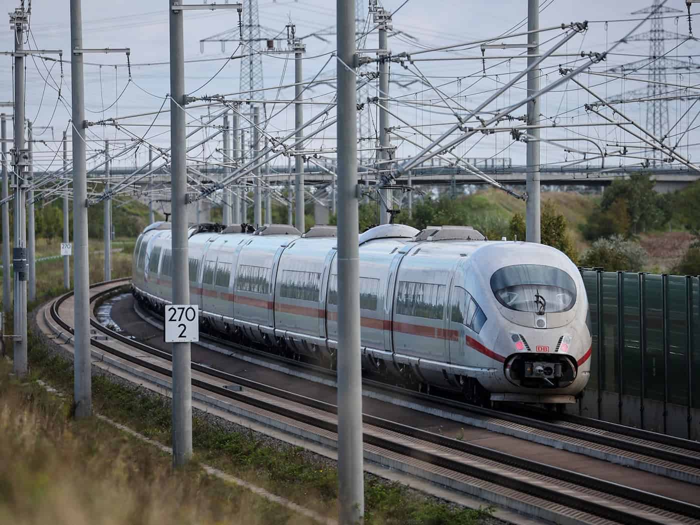 Polizei sucht Hinweise zu offener ICE-Tür bei Tempo 200