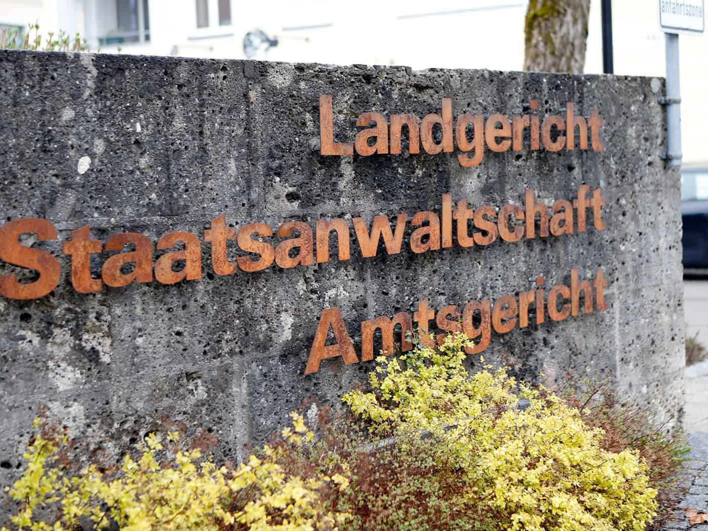 Polizistin soll Jugendliche vergewaltigt haben