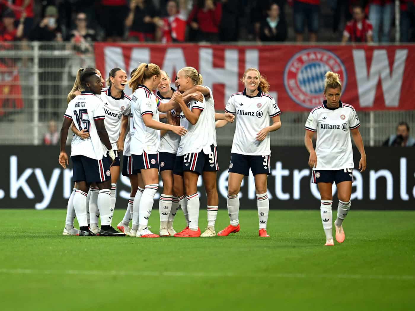 Rekordserie hält: Bayern-Frauen drehen Spiel in Leverkusen