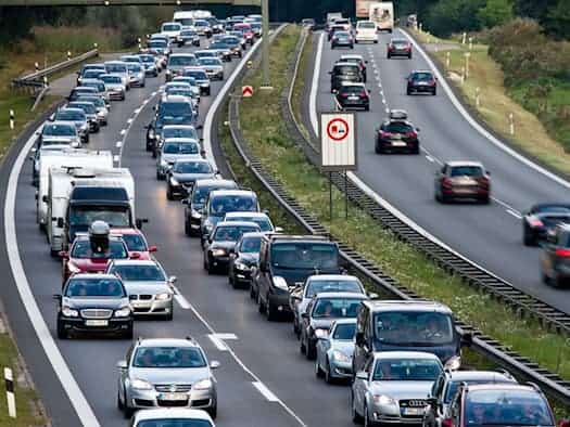 Ferienende in Bayern: Staus auf A8 und A7 bei Heimkehrern