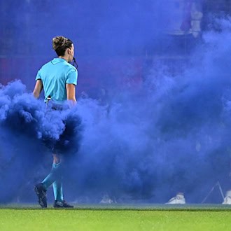 2:2 gegen Manchester City: Bayern-Frauen in Unterhaching nach kuriosem Pyro-Gegentreffer