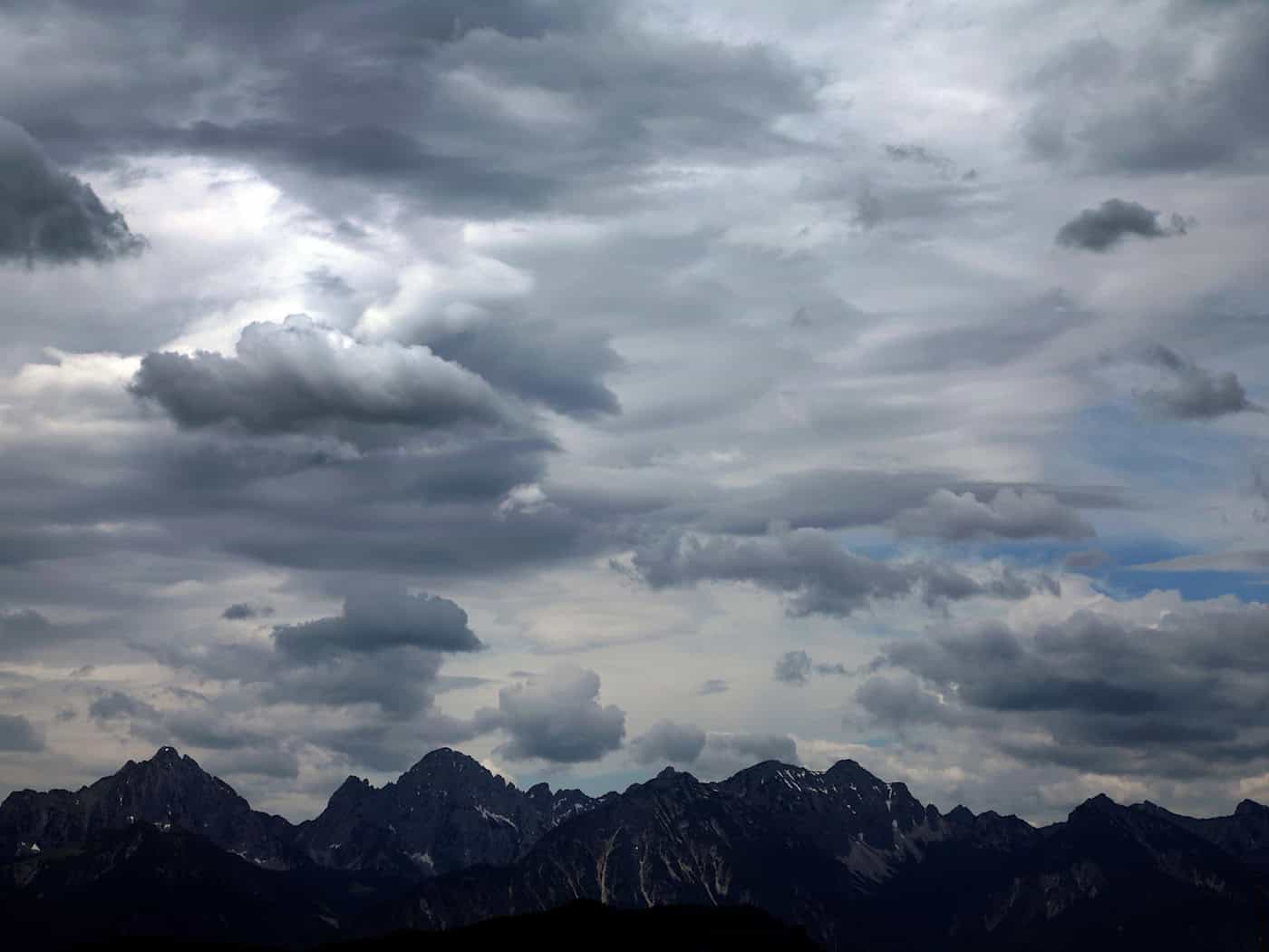Herbstlicher Wetterumschwung in Bayern: Schauer, Gewitter und bis 26 Grad