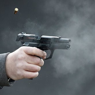 Schüsse aus Schreckschusswaffe - Mann im Gesicht verletzt