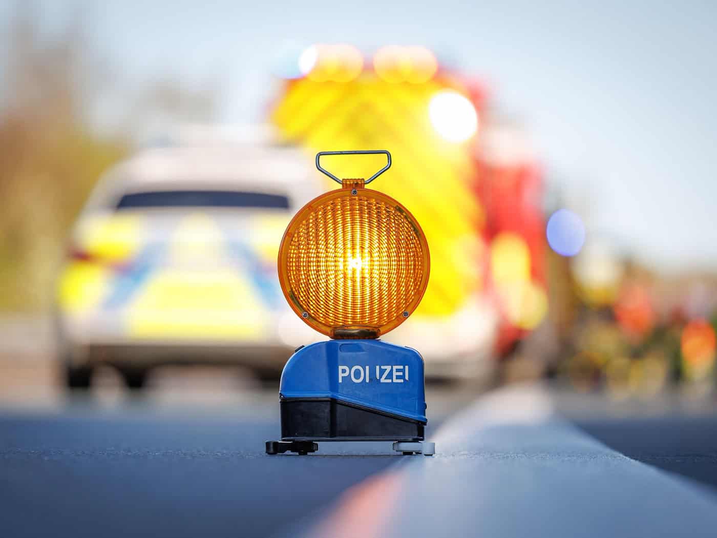 Sieben Verletzte und Sperrung nach Auffahrunfall auf der A8