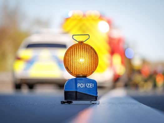 Sieben Verletzte und Sperrung nach Auffahrunfall auf der A8