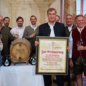 Söder vom Stockacher Narrengericht verurteilt – zahlt 150 Liter Strafwein