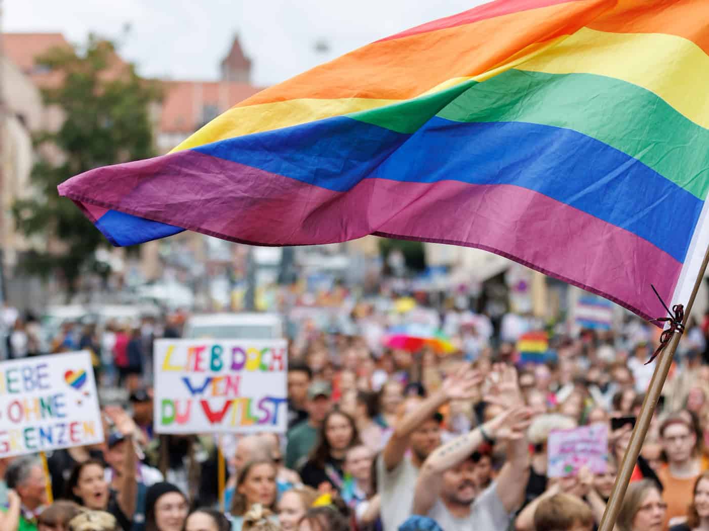 Staatsschutz ermittelt nach Spuck-Vorfall auf CSD