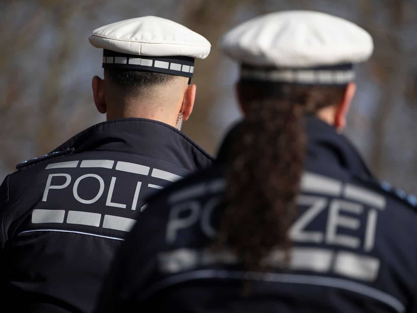 Streit unter Kollegen im Auto eskaliert auf Rastplatz