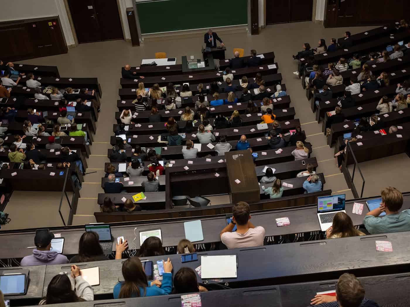 Wintersemester an Bayerns Hochschulen beginnt: 28 Standorte, neue Studiengänge und breite Altersstruktur