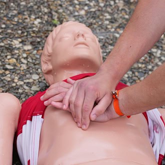 Wenn das Herz stillsteht: Mit bloßen Händen Leben retten