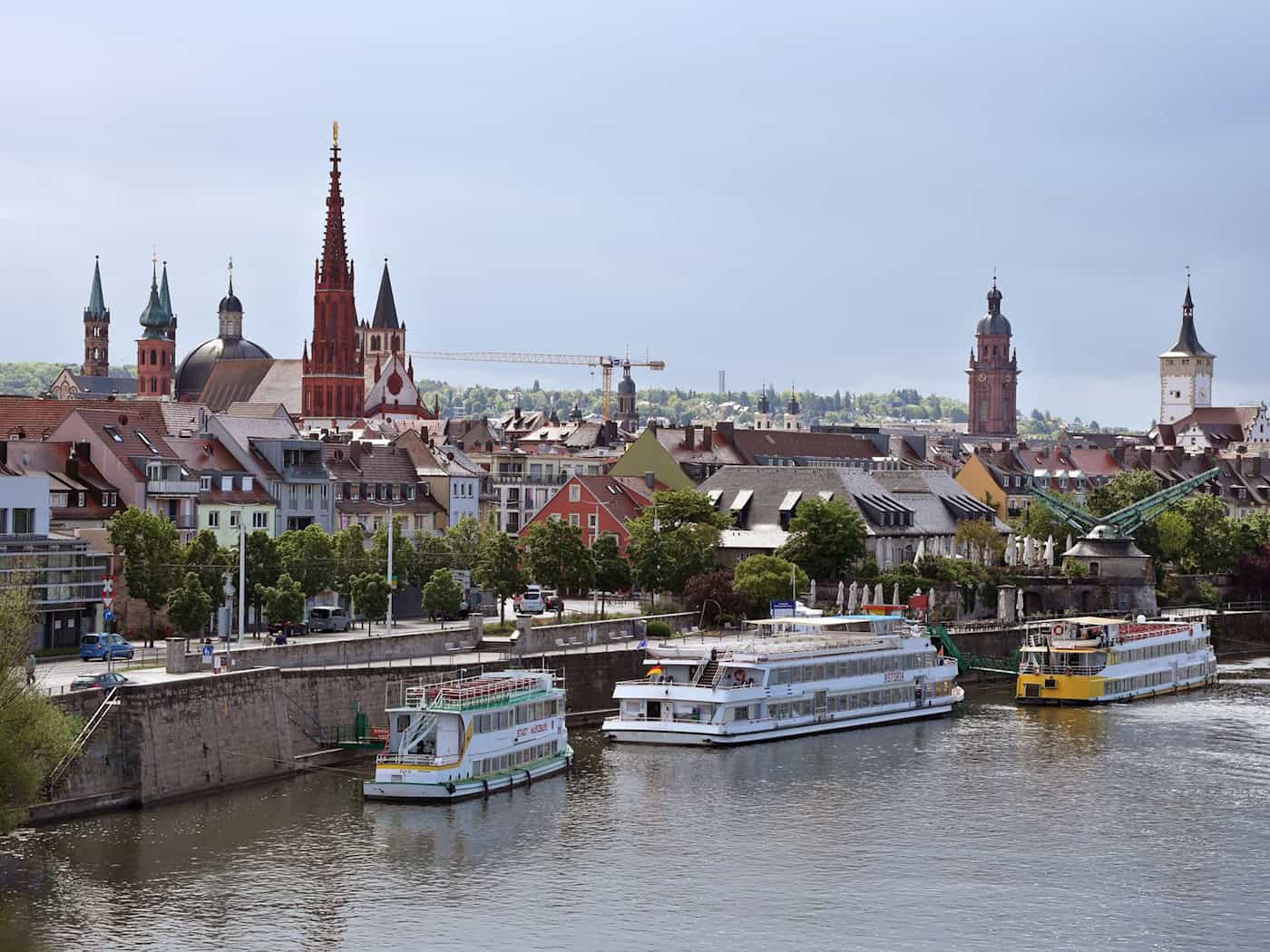 Zu wenig Wasser im Main - Schiffe brauchen Geduld
