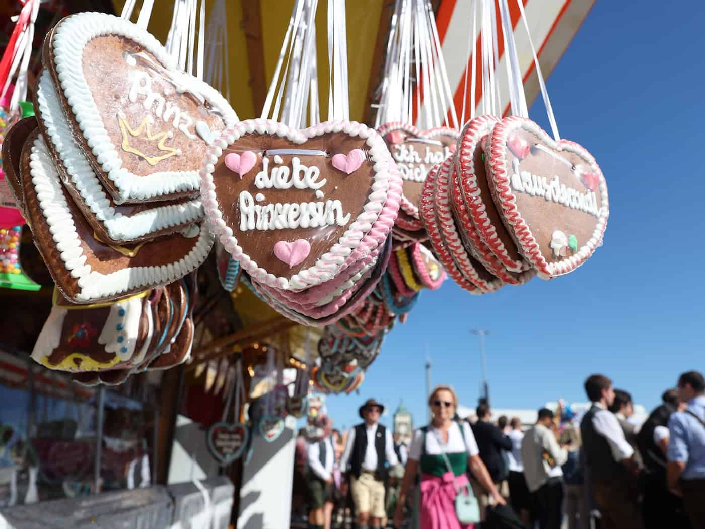 Zweiter Wiesntag startet bei Kaiserwetter - Trachtenumzug