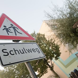 Zwölfjährige auf Schulweg schwer verletzt