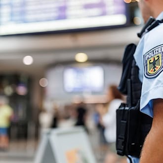Aggressiver Mann greift Reisende am Hauptbahnhof Nürnberg an