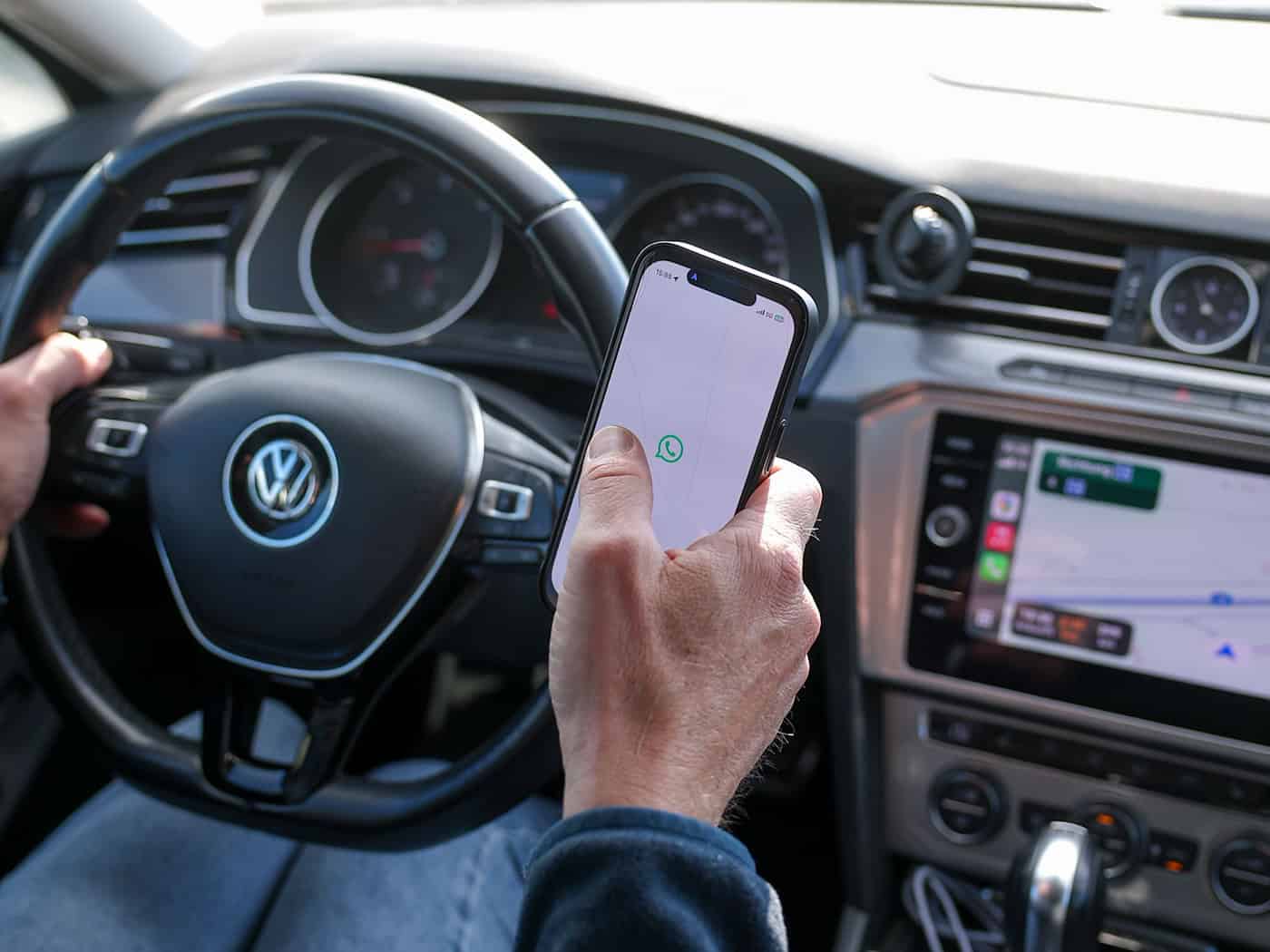 Ismaning: Allianz-Unfallforscher sehen Ablenkung durch Auto‑Digitaltechnik als Hauptursache