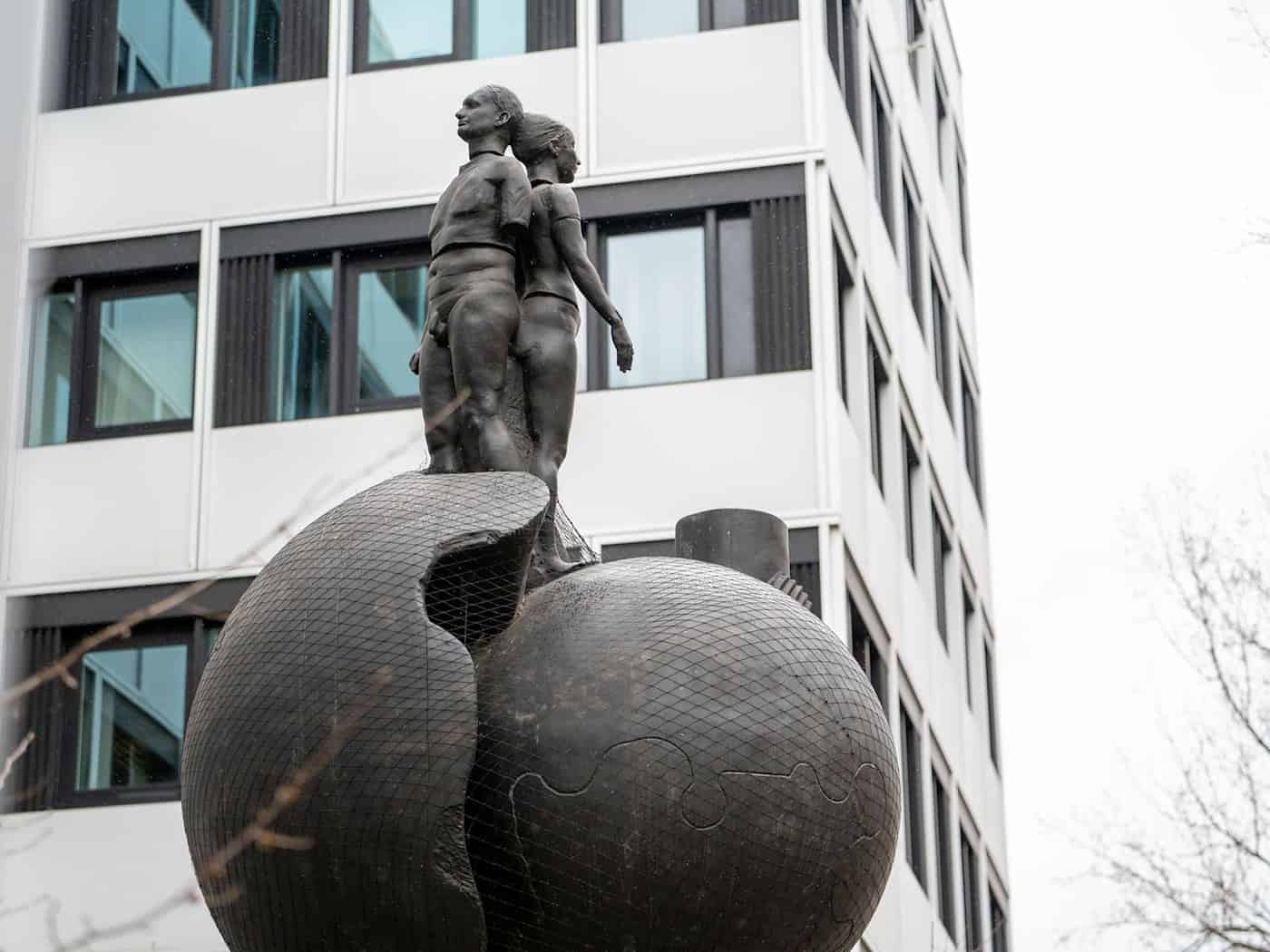 Aufenthaltstitel gegen Geld? Sachbearbeiterin vor Gericht