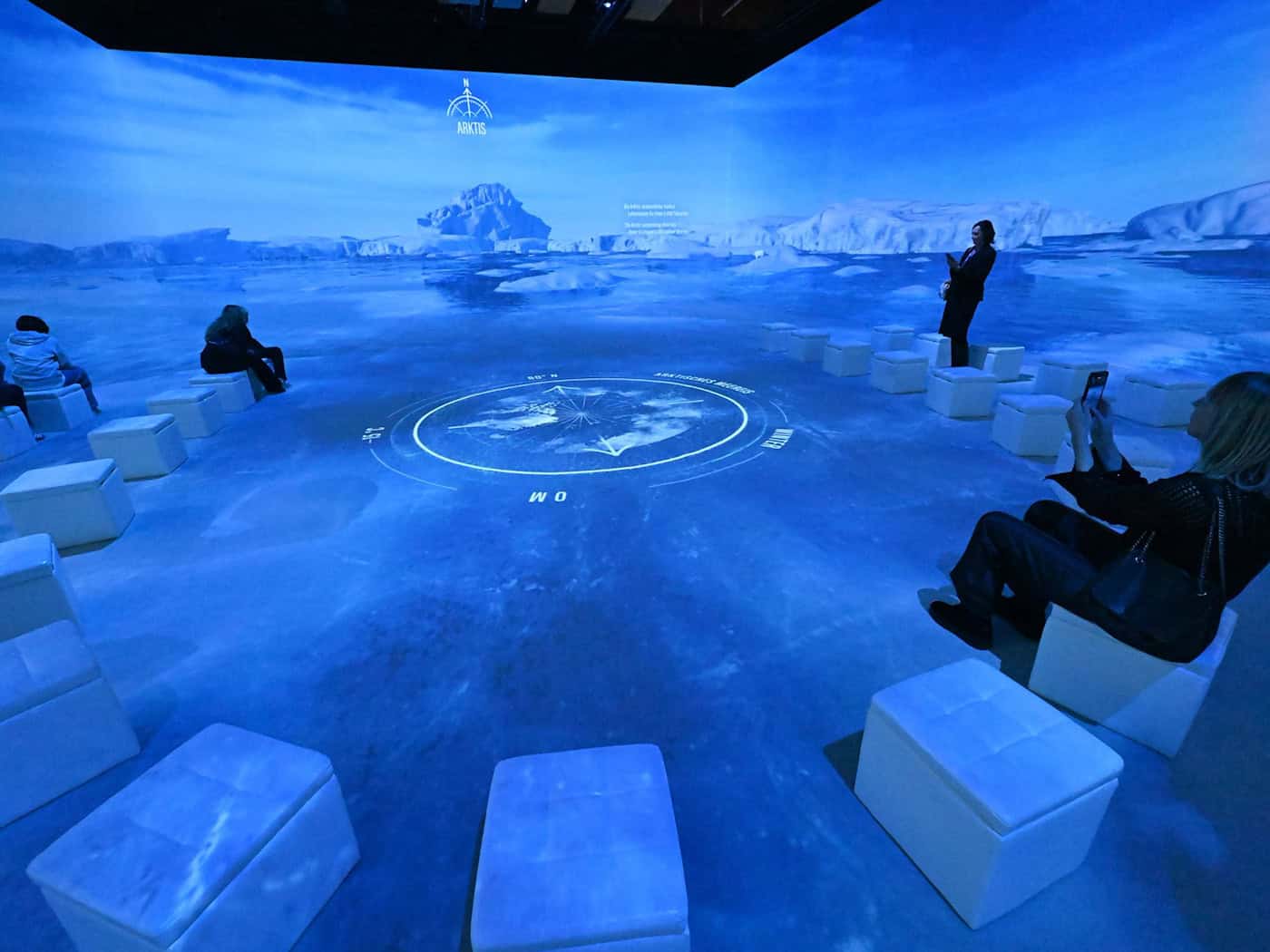 Ausstellung entführt in Welt der Arktis und Antarktis