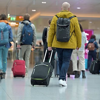 Bahnverspätungen bekannt - Keine Erstattung für Flug