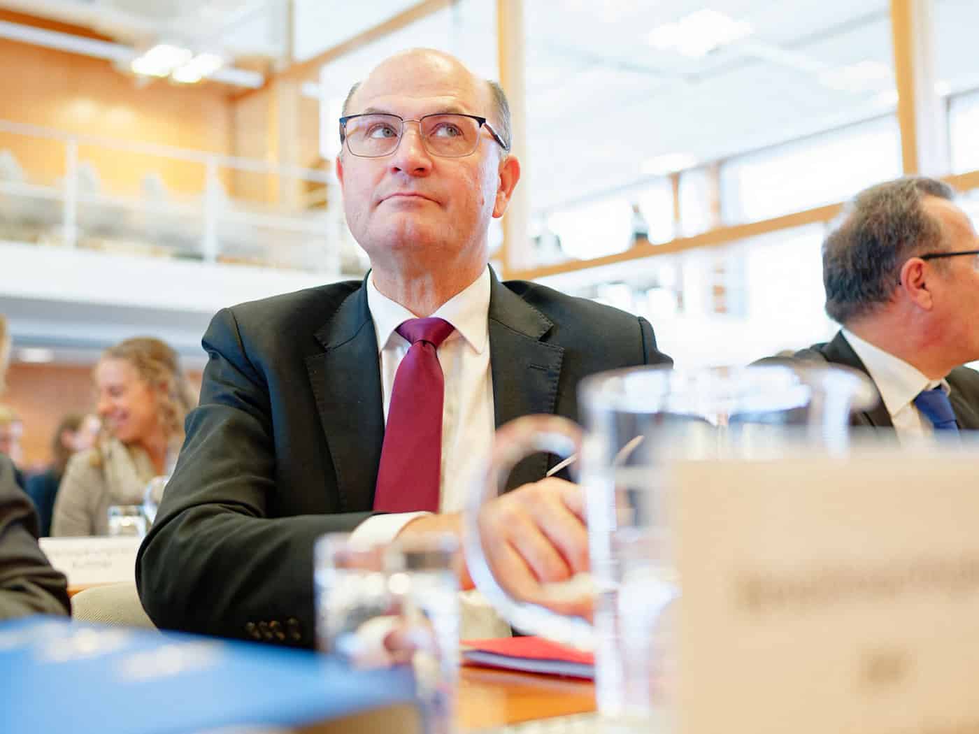 Bayern: Keine steigenden Steuereinnahmen bis 2027, sagt Füracker