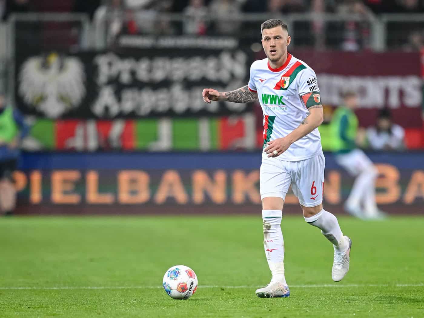 Gouweleeuw vor Vereinsrekord: Mehr als zehn Jahre beim FC Augsburg