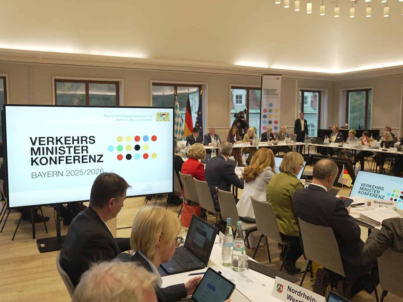 Vorstoß von Nordrhein-Westfalen und Hamburg für «Deutschlandticket light» bei Verkehrsministerkonferenz vertagt