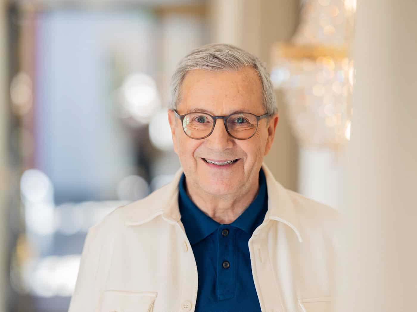 Jan Hofer kehrt ins Fernsehen zurück — vom Mallorca‑Aufenthalt zur Mode‑Show bei HSE