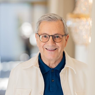 Jan Hofer kehrt ins Fernsehen zurück — vom Mallorca‑Aufenthalt zur Mode‑Show bei HSE