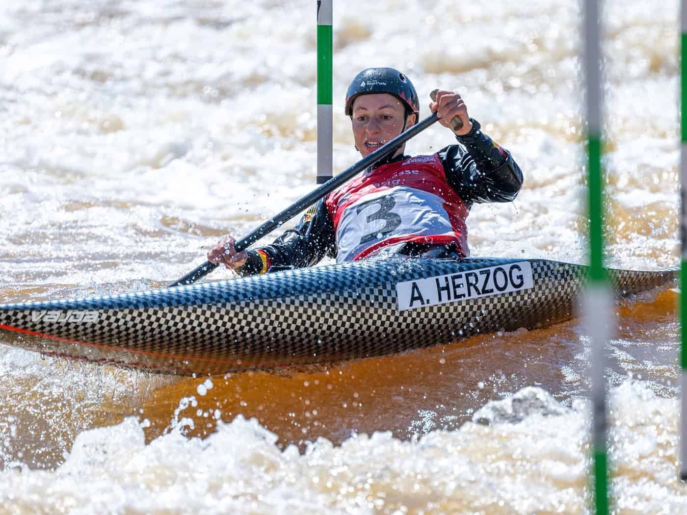 Andrea Herzog gewinnt deutschen Meistertitel im Canadier in Markkleeberg