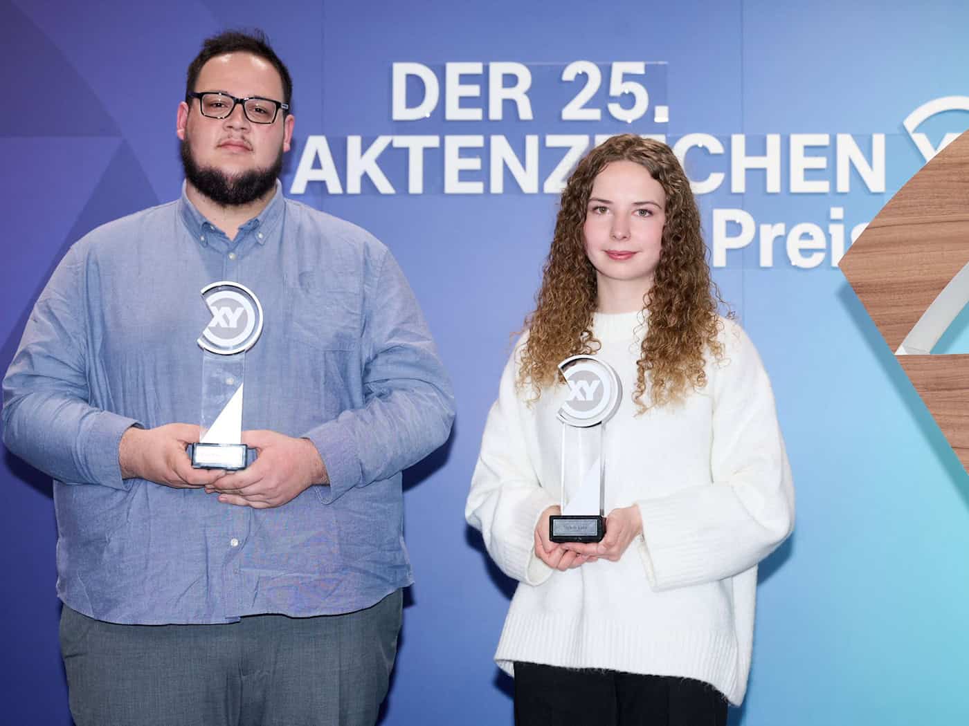 Hilferufe in der Nacht: XY-Preis geht nach Augsburg