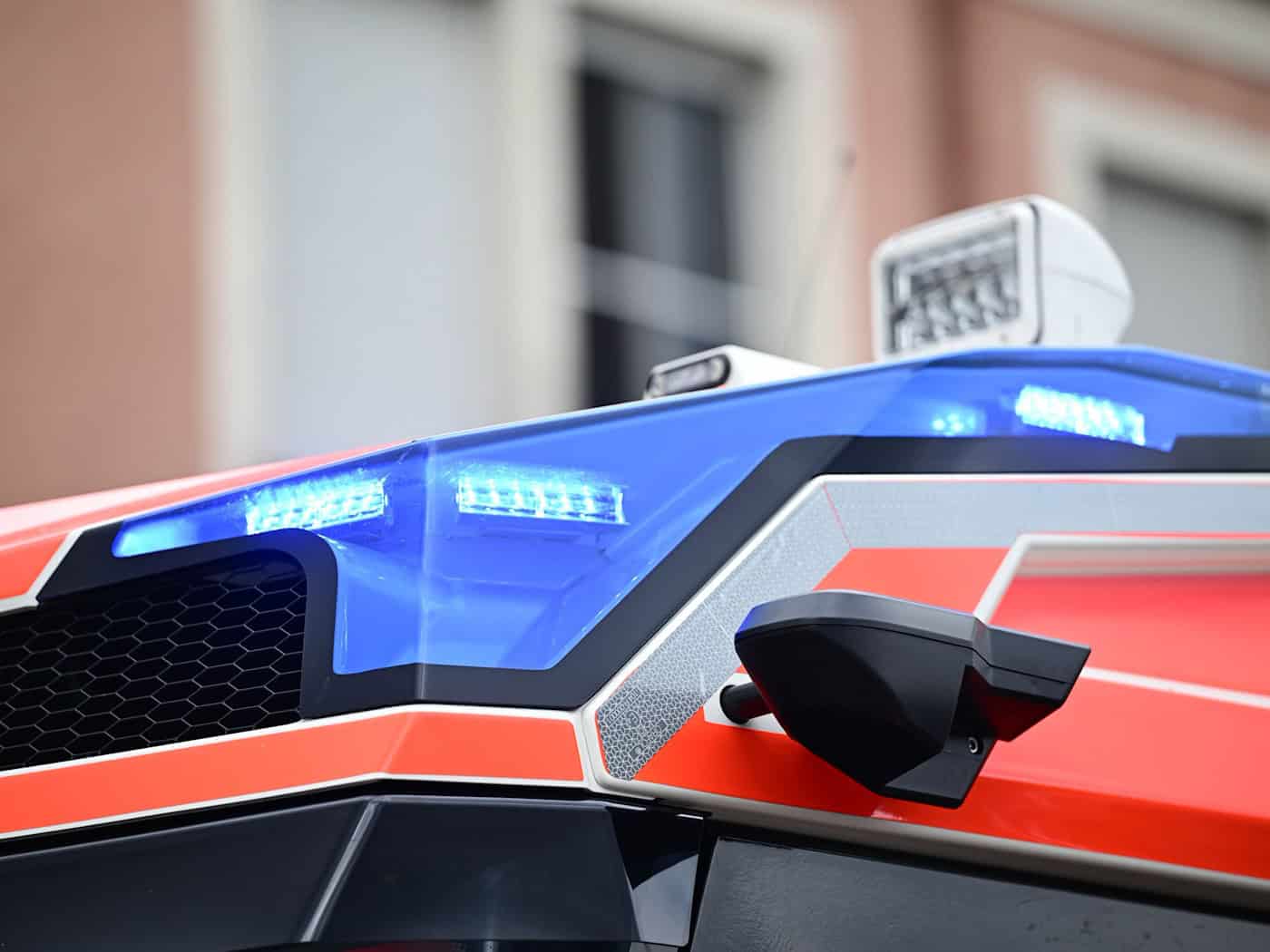Lkw gerät in Gegenverkehr - Drei Schwerverletzte