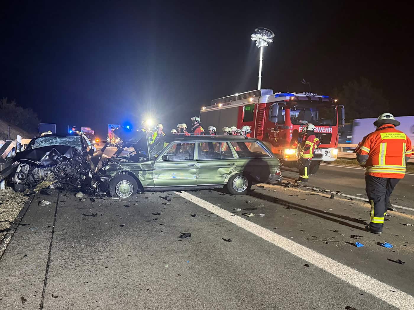 Mann stirbt nach Auffahrunfall auf A9 - drei Verletzte
