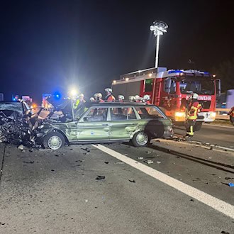 Mann stirbt nach Auffahrunfall auf A9 - drei Verletzte