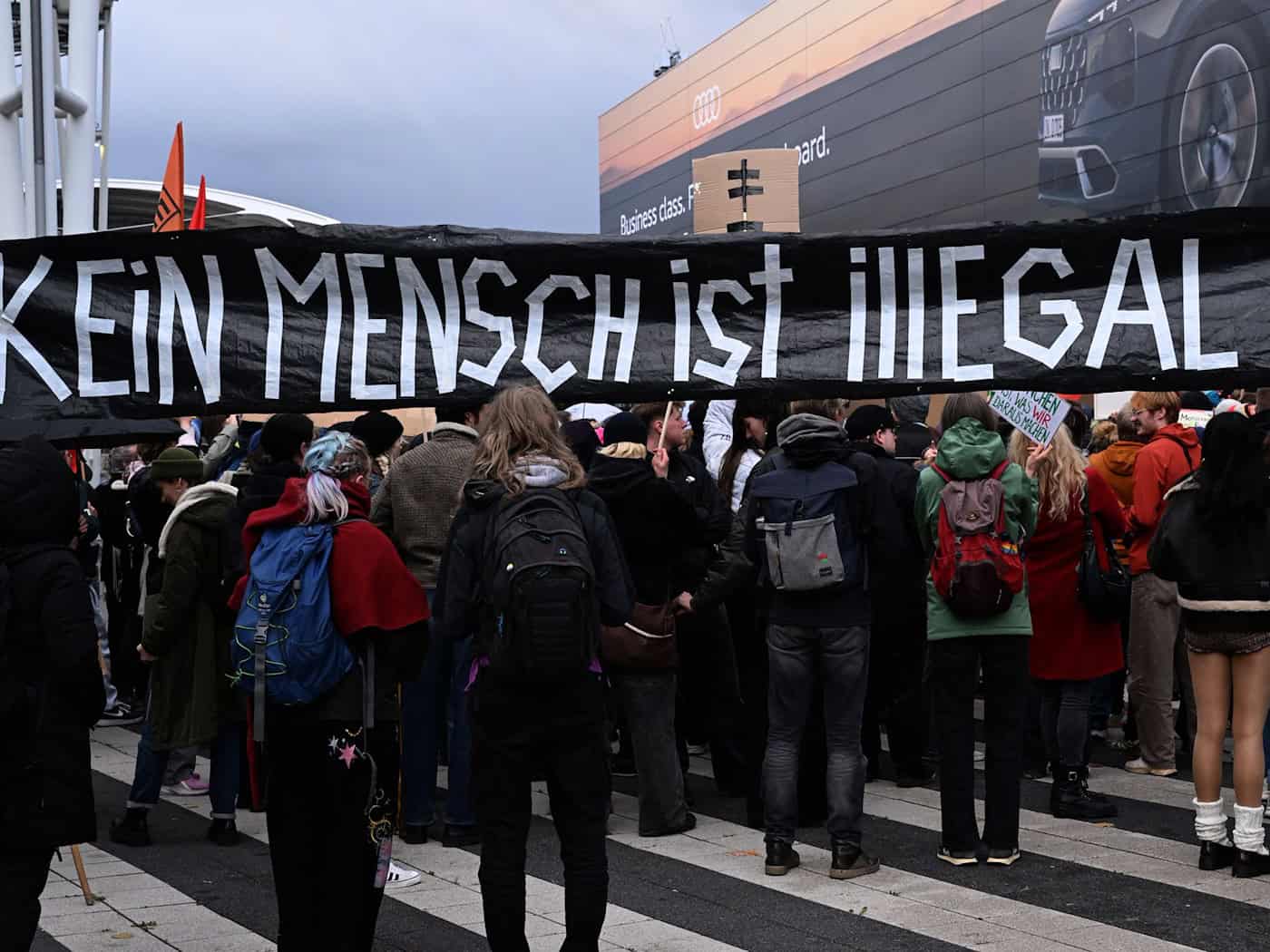 Gut 700 demonstrierten nahe Flughafen München gegen geplantes Abschiebeterminal in Oberding