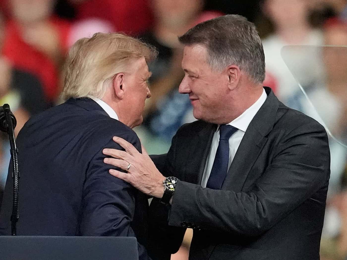 Mehrheit findet Auftritt von Audi-Chef mit Trump falsch