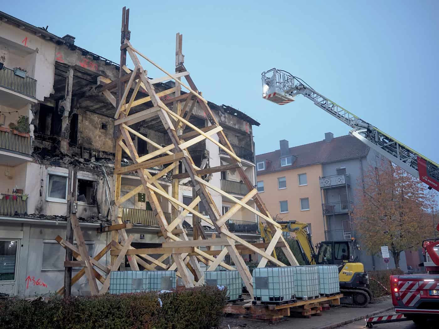 Hausexplosion in Regensburg: Leiche geborgen