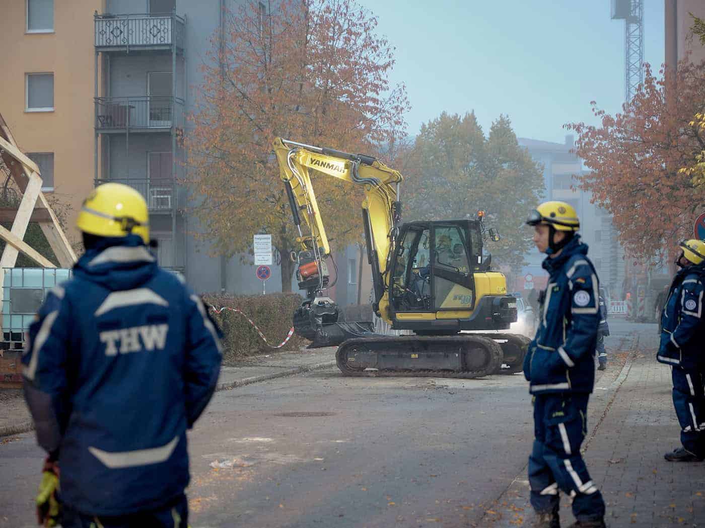 Nach Explosion in Regensburger Wohnhaus: Leiche gefunden – Suche nach zweitem Vermissten dauert an
