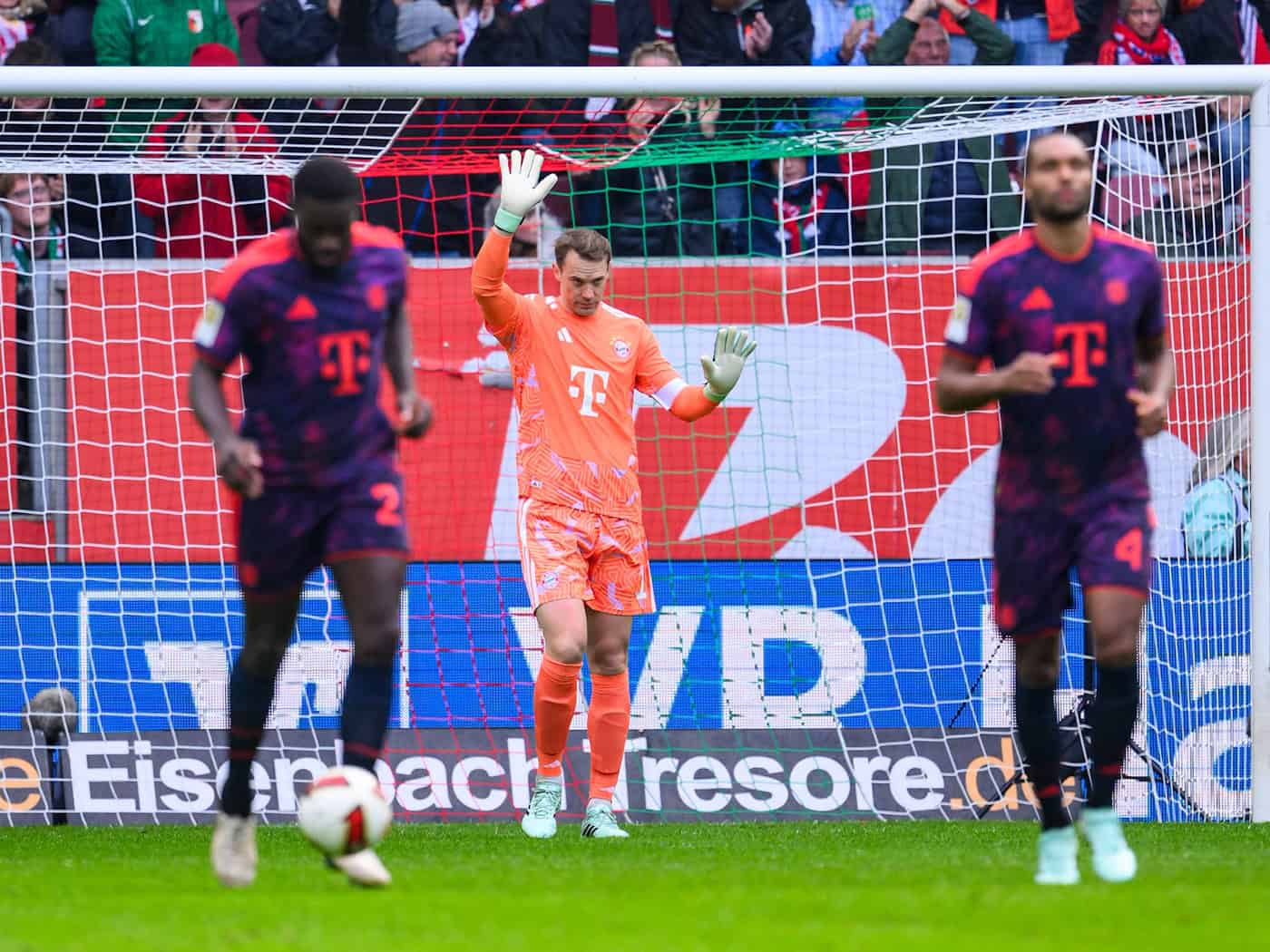 Neuer-Patzer und Fellhauers Rekordtreffer: Bayern nur 2:2 in Augsburg