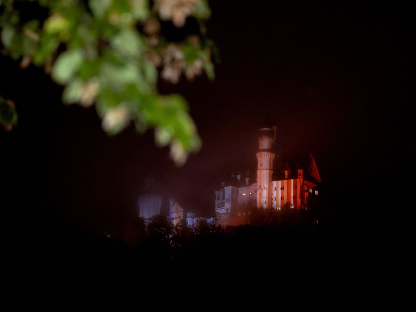 Neuschwanstein im Klimastreifen-Look