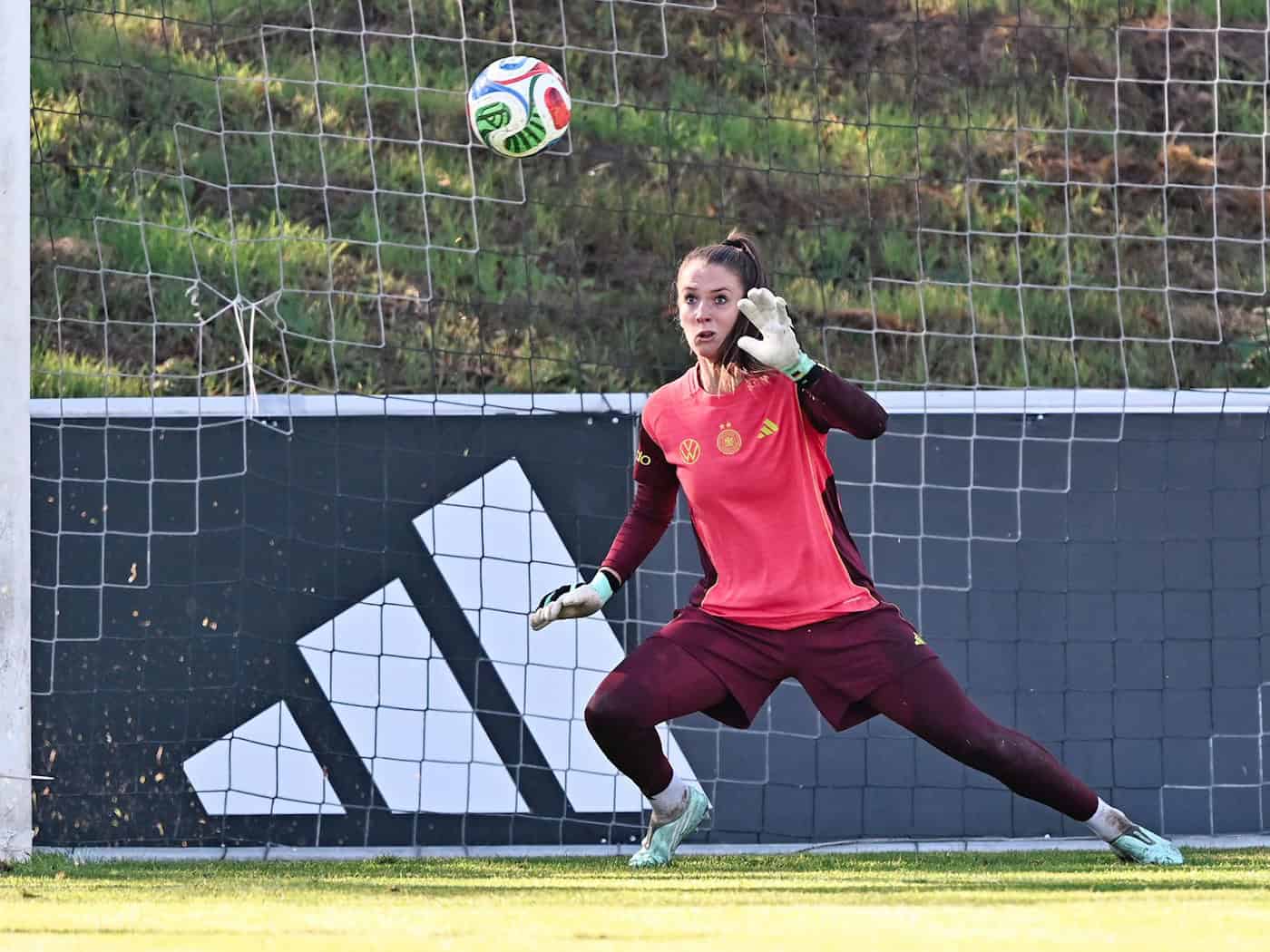 Nummer-1-Frage im DFB-Team: Ena Mahmutovic drängt