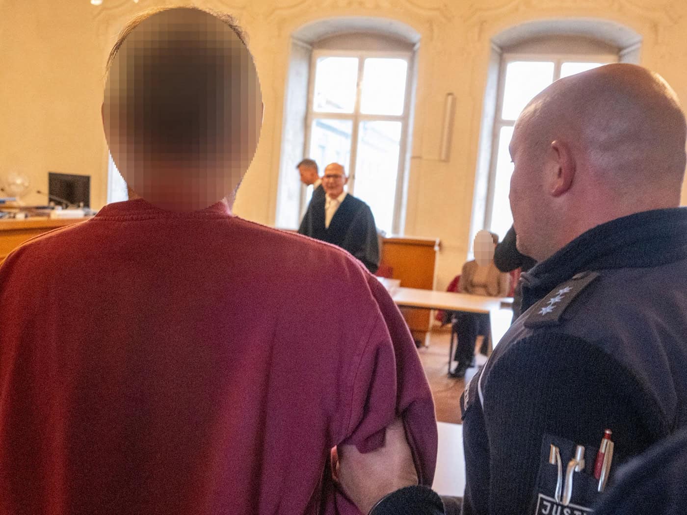 Tochter sexuell missbraucht: Schwere Vorwürfe gegen Eltern