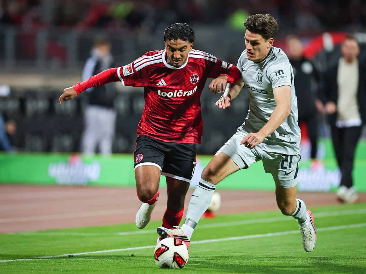 Nürnberg verpasst Spitzenplatz: 4:4 gegen Wolfsburg nach irrer Nachspielzeit