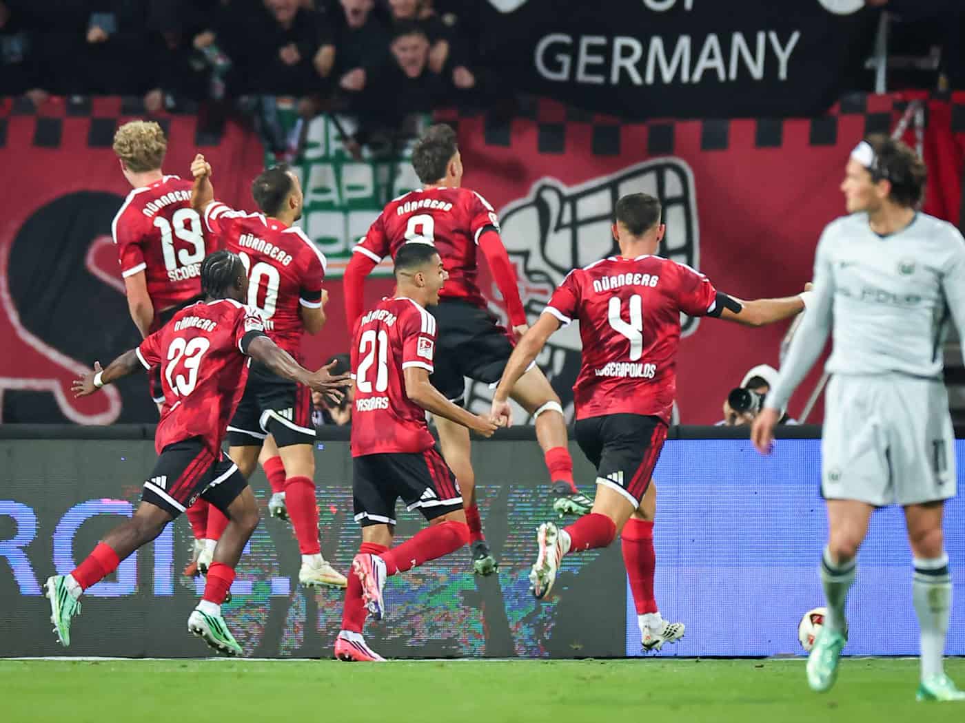 Nürnberg und Wolfsburg trennen sich 4:4 – späte Tore rauben dem Club Heimsieg