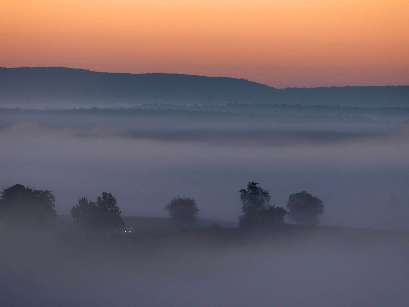 Nebel zu Wochenstart in Bayern – Norden sonnig, Süden mit Alpen-Schauern